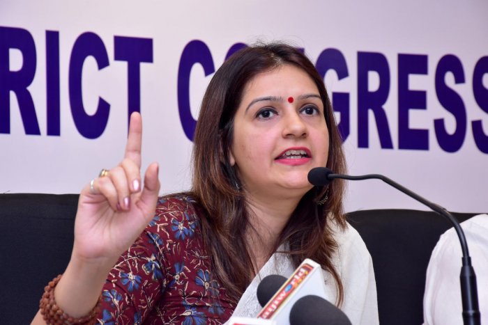 Priyanka Chaturvedi Joins Shiv Sena 6670